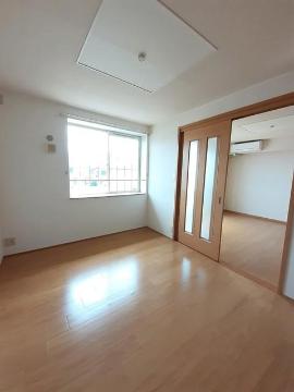 居室・リビング　室内