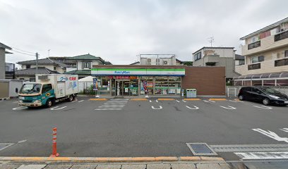 コンビニ　ファミリーマート 市川新井一丁目店（コンビニ）まで580m