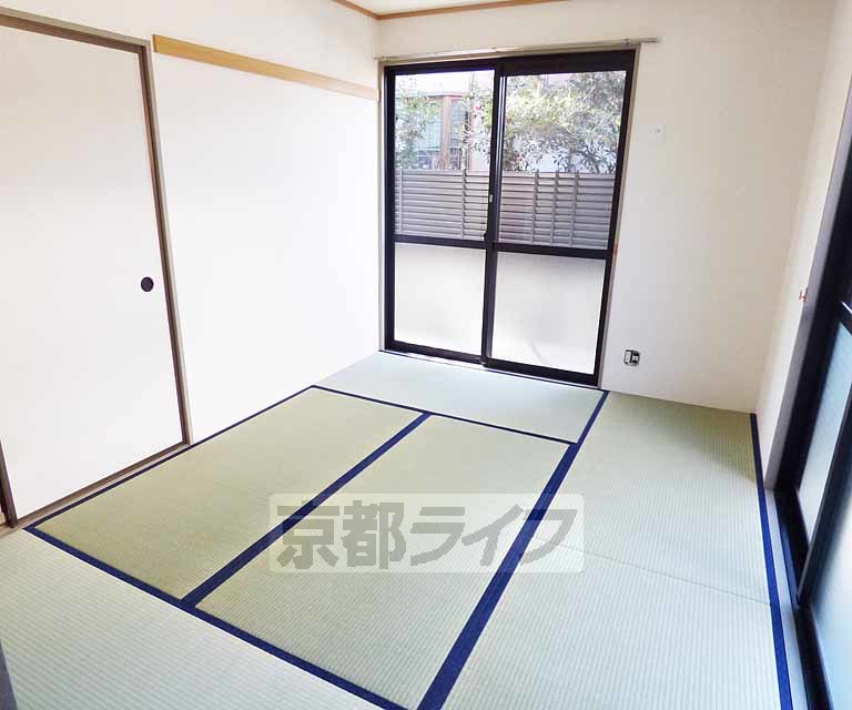 居室・リビング　きれいな室内です。