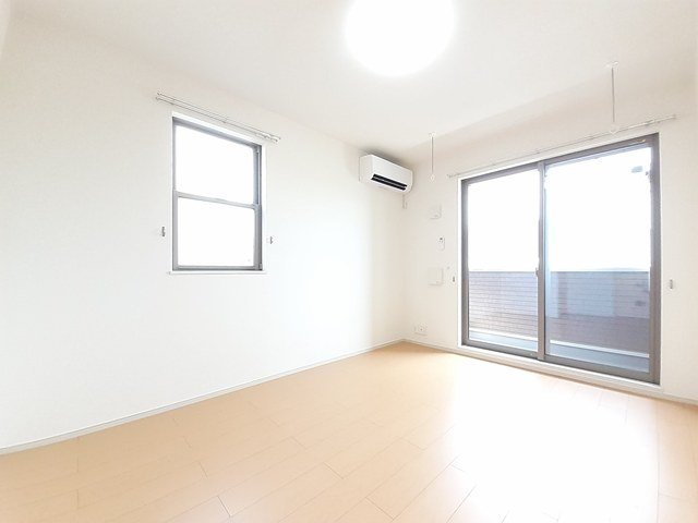 居室・リビング　物件の内装です