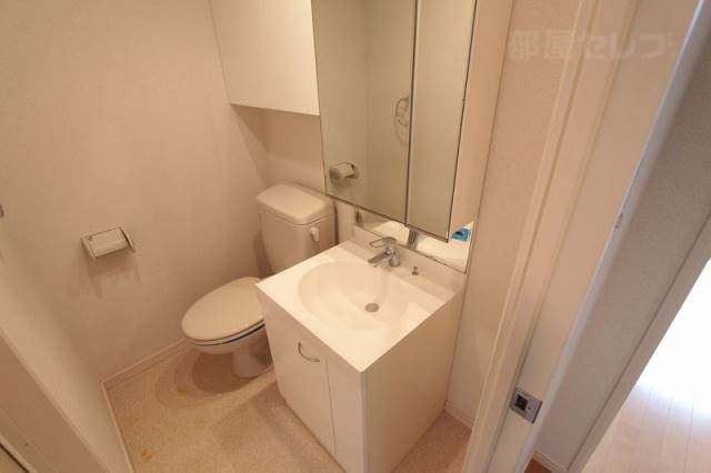 洗面設備　２０２号室内装写真参照