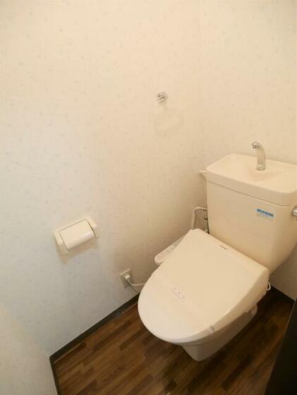 トイレ　温水洗浄便座付きトイレ