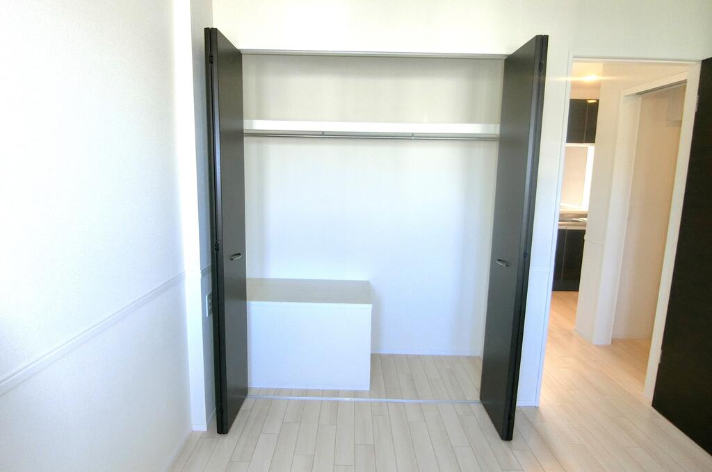 収納　同型の写真、配色に違いあり