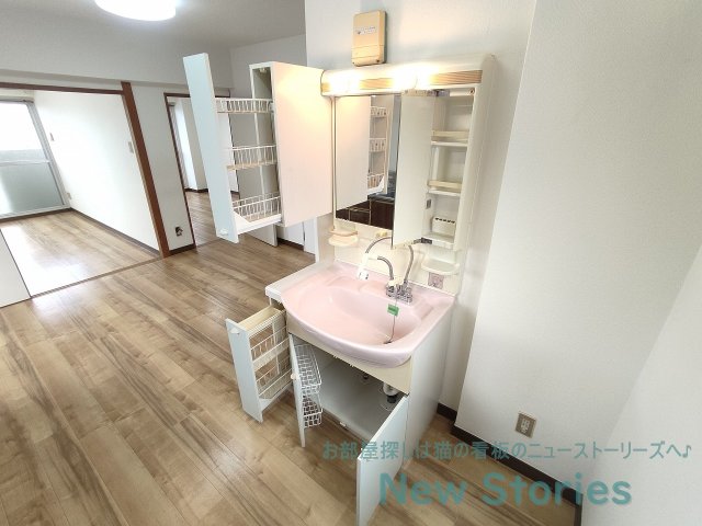 洗面設備　使いやすい独立洗面台です