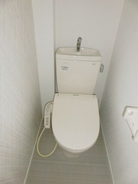 トイレ　洗浄機能付き。