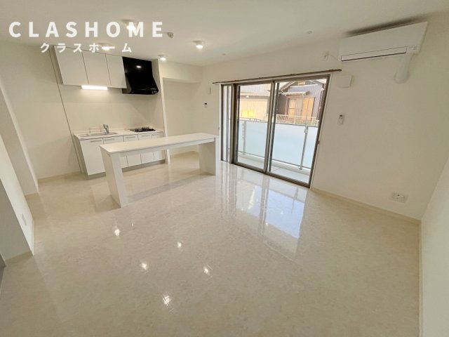 居室・リビング　同物件の別部屋になります。