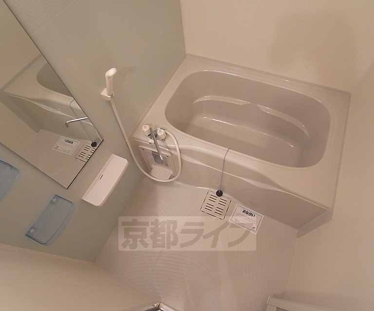 バス・シャワールーム　広めのバスルームです。