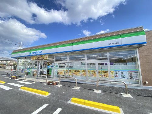 コンビニ　ファミリーマート鈴鹿神戸城店（コンビニ）まで860m