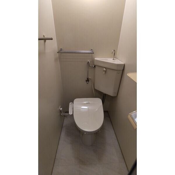 トイレ　室内写真は別部屋の写真です。