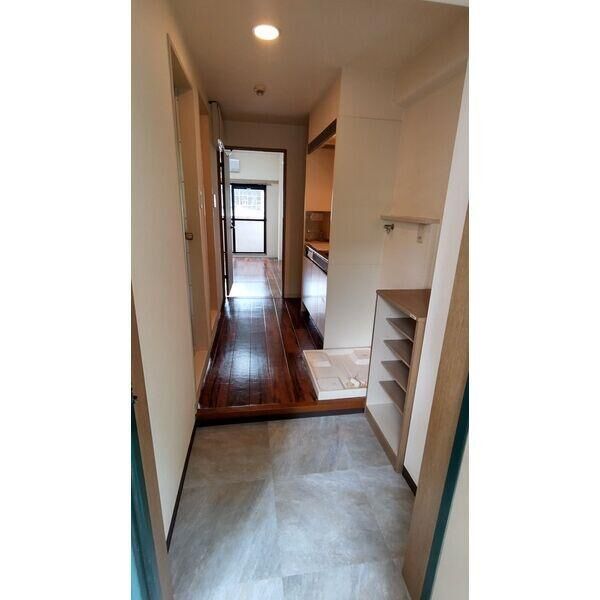 玄関　室内写真は別部屋の写真です。