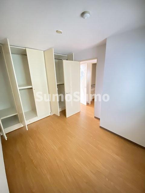 その他部屋・スペース　開放的な寝室です