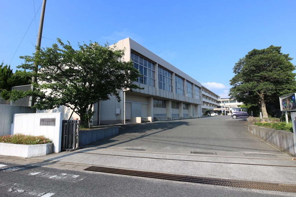 中学校　筑紫野市立筑紫野中学校（中学校）まで1036m