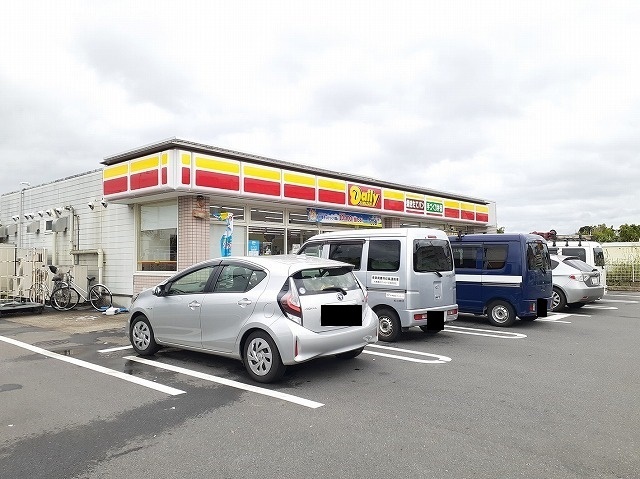 コンビニ　デイリーヤマザキ（コンビニ）まで200m