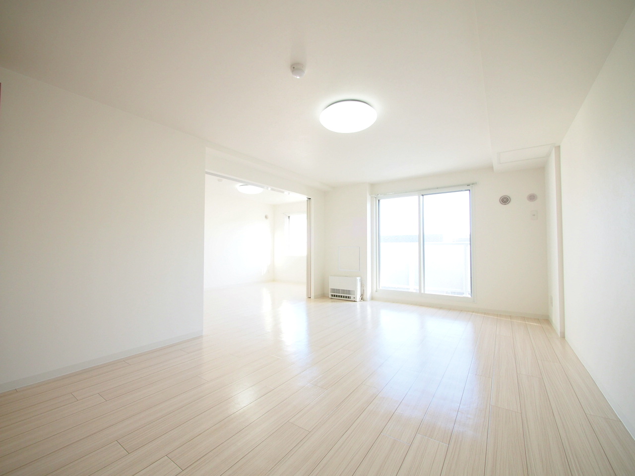 居室・リビング　広々１４，５帖のリビングです♪