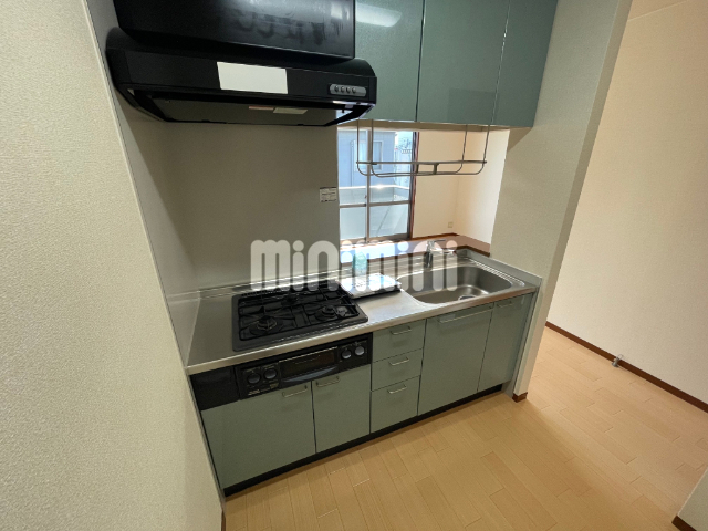 キッチン　３口ガスコンロ付きシステムキッチン