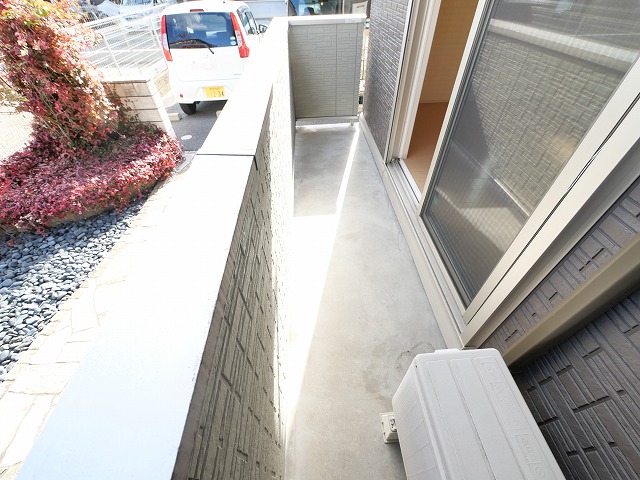 バルコニー　バルコニーからの眺めを楽しみながら食事をしませんか