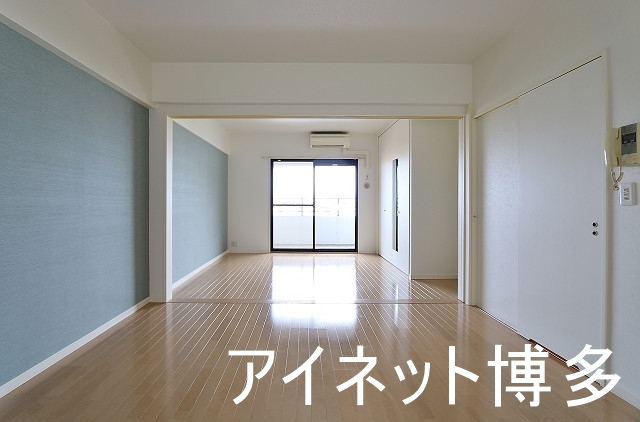 居室・リビング　広々リビングでゆっくりお過ごしください