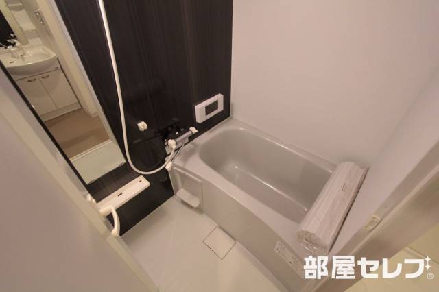 バス・シャワールーム　テレビがあるのでお風呂が長くなりそうですね