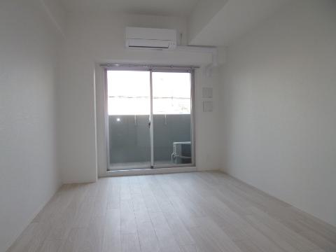 居室・リビング　室内