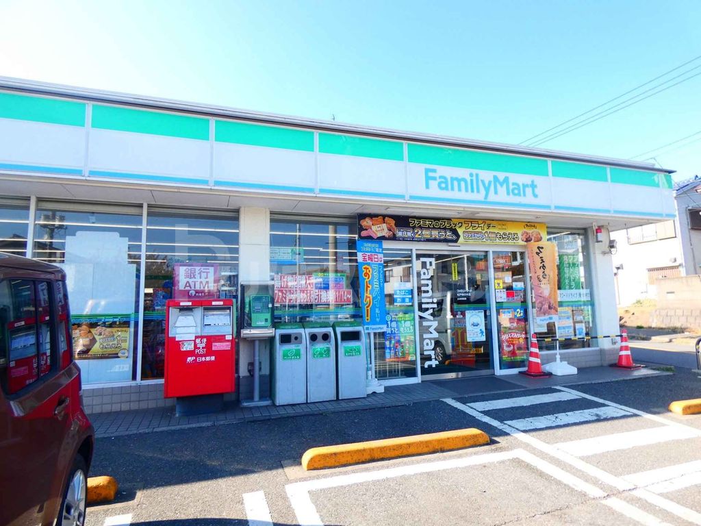 コンビニ　ファミリーマート松戸柿の木店（コンビニ）まで200m