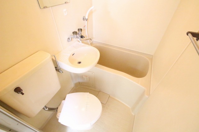 バス・シャワールーム　同物件別号室のものです。