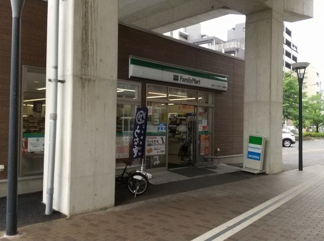 コンビニ　ファミリーマート（コンビニ）まで150m