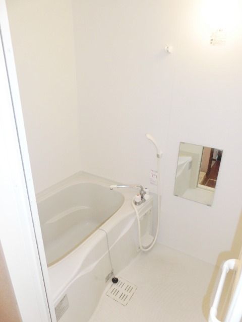 バス・シャワールーム　きれいなバスルーム。