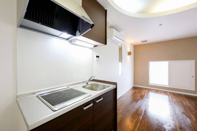 キッチン　１０２号室の内装写真参照