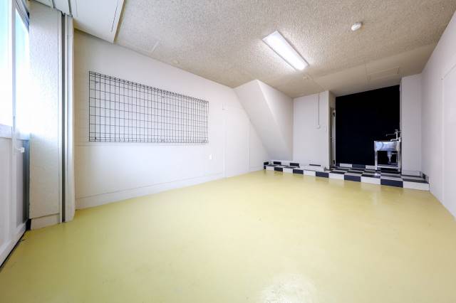 バルコニー　１０２号室の内装写真参照