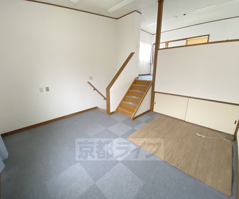 居室・リビング　落ち着いた雰囲気のお部屋です