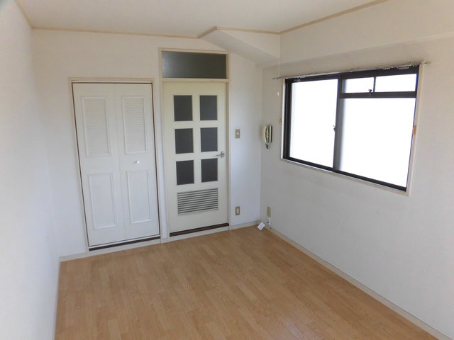居室・リビング　落ち着いた雰囲気のお部屋です