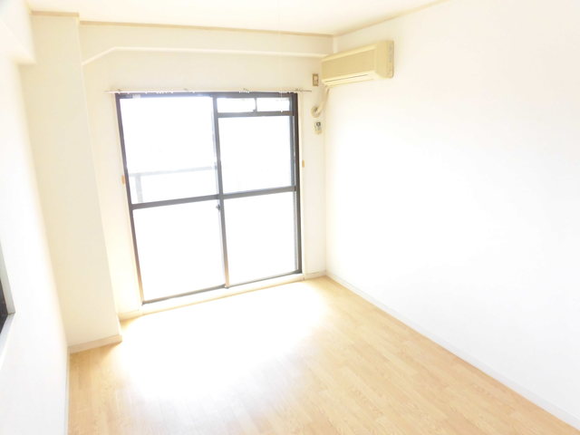 その他部屋・スペース　陽の光が差し込む明るいお部屋です