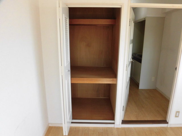 収納　お部屋には収納が付いているので色々な物が収納出来ます