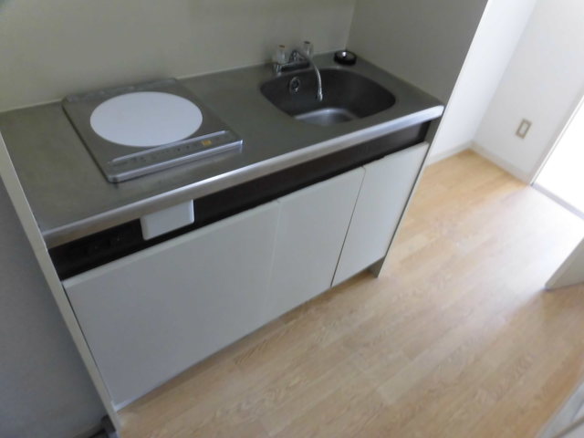 キッチン　収納付きのキッチンなので調理器具を収納出来ます