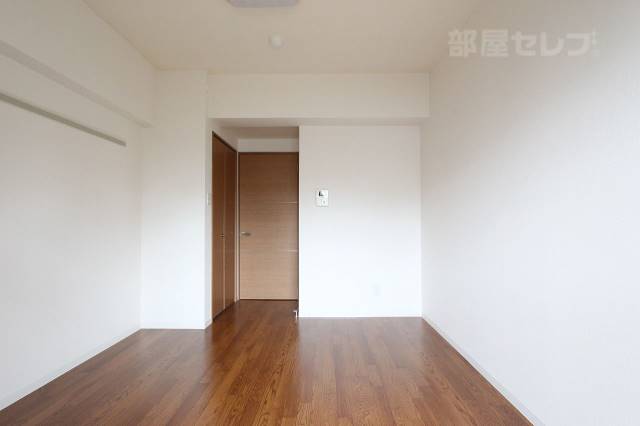 居室・リビング　奥部まで光が差し込むお部屋です。