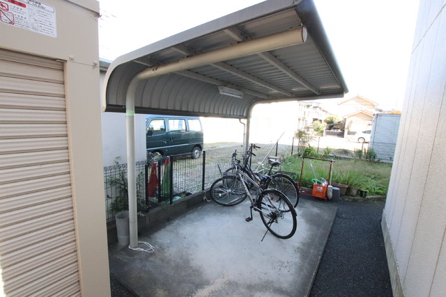 その他共有部分　屋根付き駐輪場ご利用可能です！