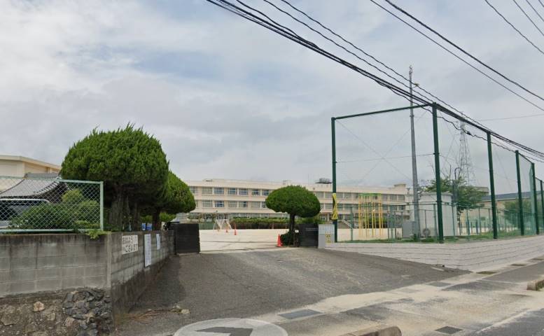 小学校　愛宕小学校（小学校）まで769m