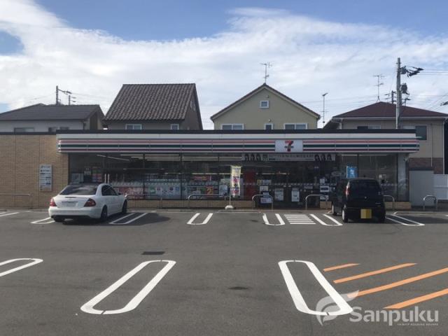 コンビニ　セブンイレブン（コンビニ）まで719m