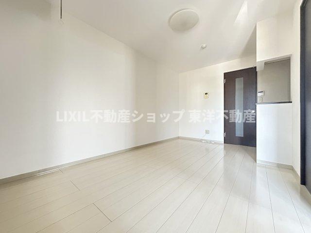 居室・リビング　同建物・別号室の写真です。