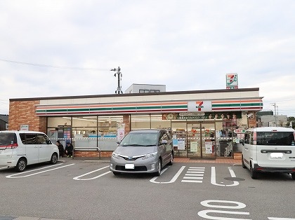 コンビニ　セブンイレブン（コンビニ）まで491m