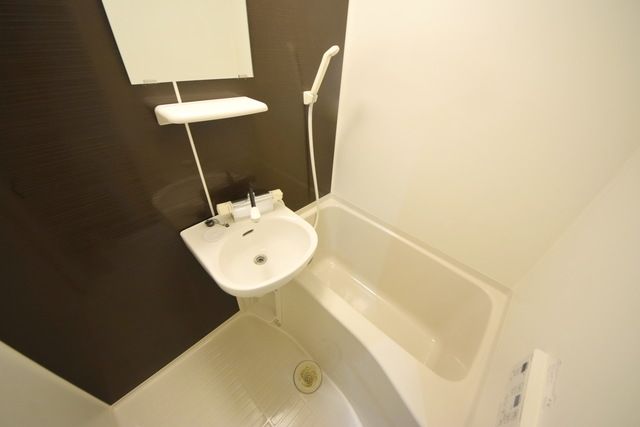 バス・シャワールーム　※別部屋参考写真です