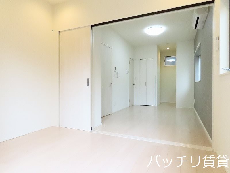 居室・リビング　画像は別号室の為、現状優先となります。