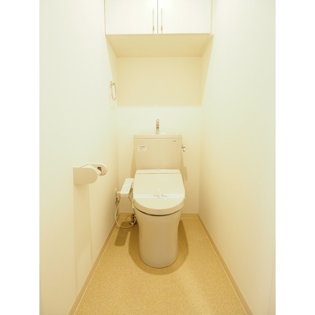 トイレ　（参考）他室の写真を使用しています。現況優先となります。