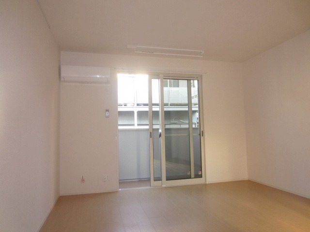 居室・リビング　正方形のお部屋でレイアウトも自由自在。
