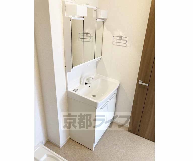 洗面設備　独立洗面台です・