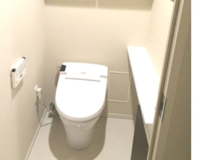 トイレ　落ち着いた色調のトイレです