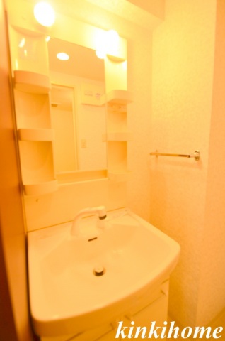 洗面設備　写真は別のお部屋のものでございます。
