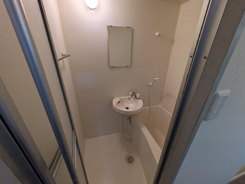 バス・シャワールーム　同建物同号室の室内写真です。