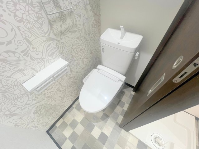 トイレ　清潔感のあるトイレは、誰もがリラックスできる空間です。