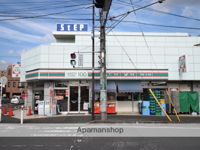 コンビニ　ローソンストア１００（コンビニ）まで56m